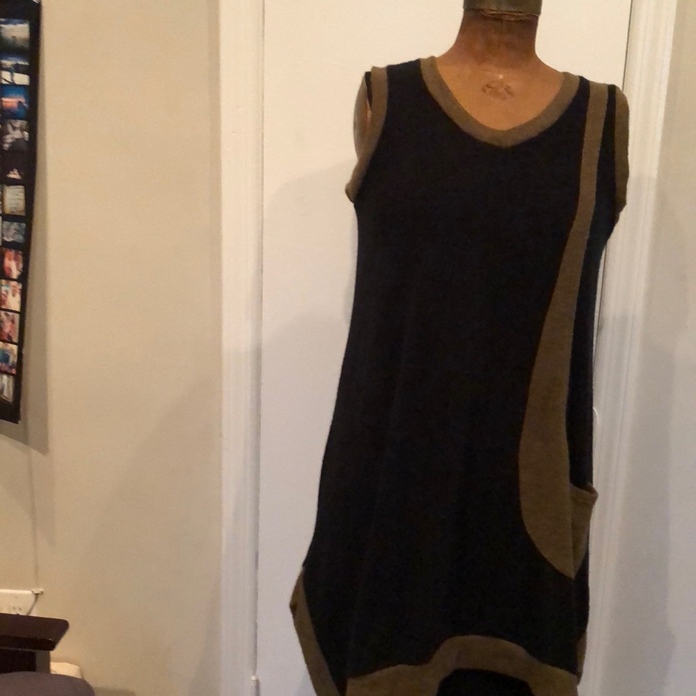 Knit sleeveless swing dress